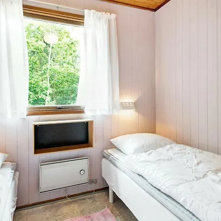 Holiday home 4 Person In Aakirkeby *
