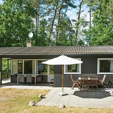 4 Star In Aakirkeby *