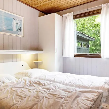 Prázdninový dům 4 Star In Aakirkeby *
